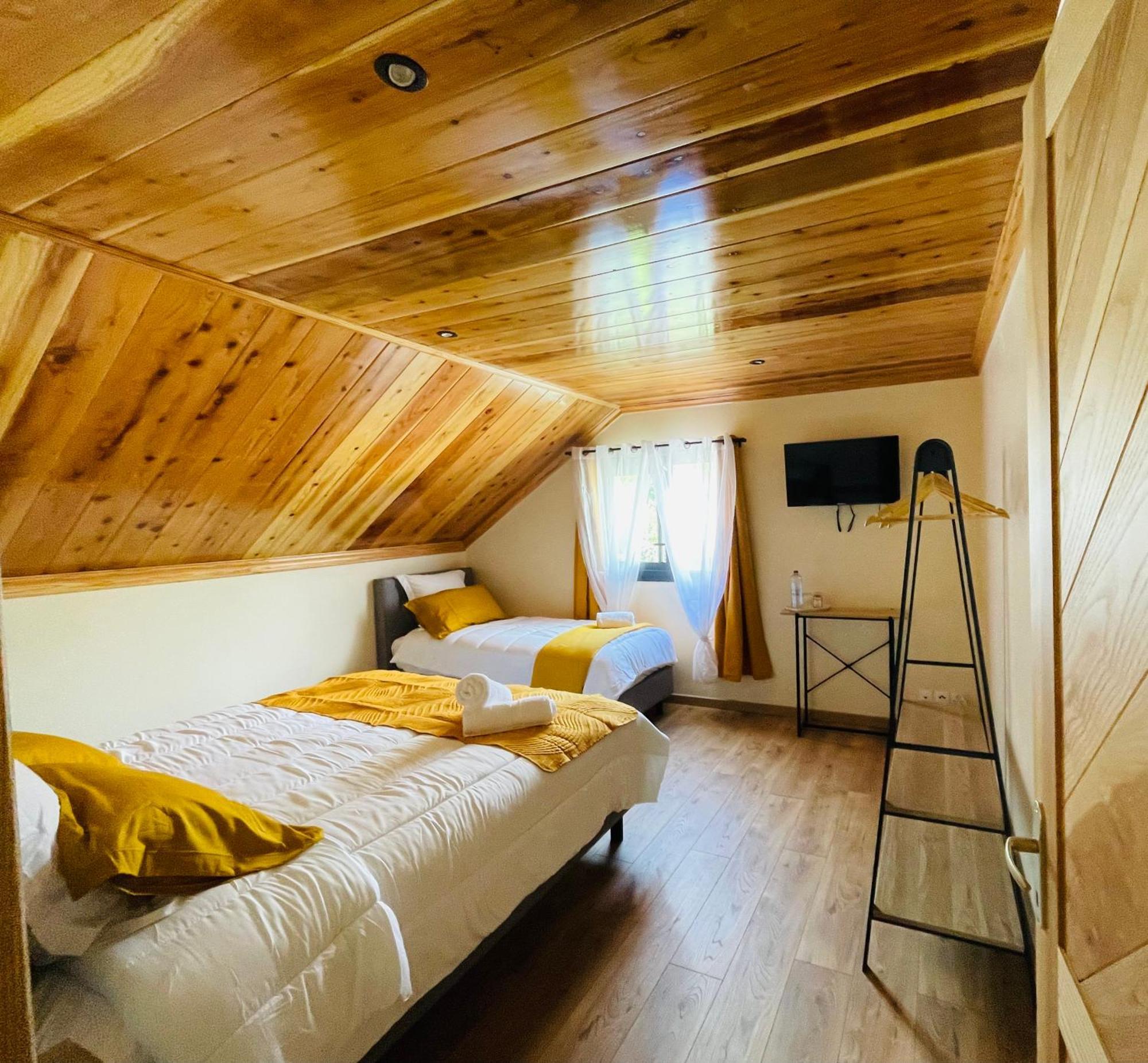Au Sommet Des Salazes Hotell Salazie Exteriör bild